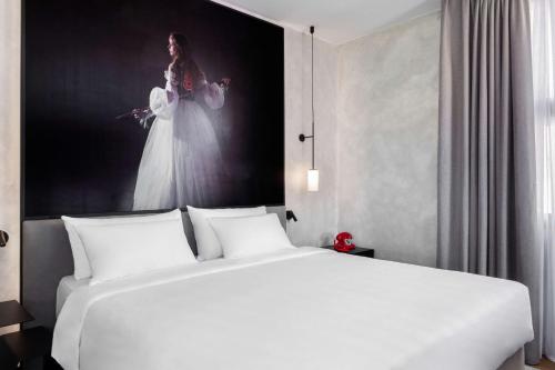 Habitación Estándar del hotel Radisson Red Madrid. Foto 3