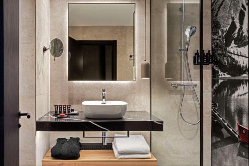 Habitación Estándar del hotel Radisson Red Madrid. Foto 6