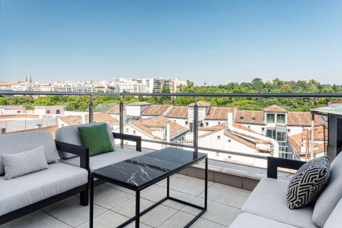 Habitación Superior con terraza del hotel Radisson Red Madrid