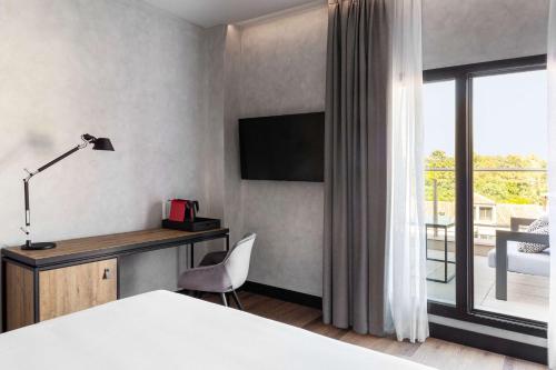 Habitación Superior con terraza del hotel Radisson Red Madrid. Foto 4