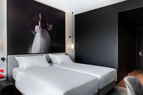 Habitación Premium del hotel Radisson Red Madrid. Foto 2