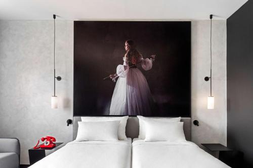 Habitación Premium del hotel Radisson Red Madrid. Foto 3