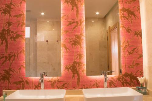 Villa Superior con bañera de hidromasaje del hotel Serenity Amadores. Foto 4