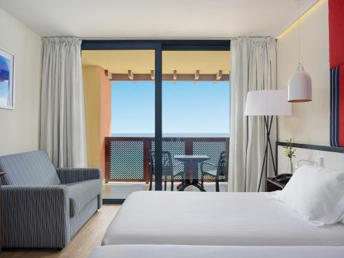 Habitación doble Vista Mar Balcón o Terraza Superior 3 camas individuales del hotel H10 Tindaya. Foto 4