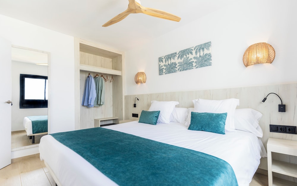 Habitación Confort, 2 habitaciones del hotel Bakour Lanzarote Splash. Foto 1