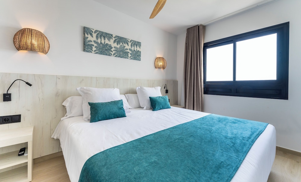 Habitación triple Confort del hotel Bakour Lanzarote Splash