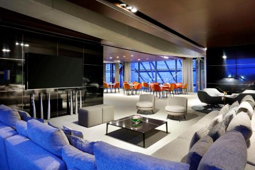Habitación Doble Deluxe con vistas panorámicas - 2 camas - Planta superior/acceso al club del hotel Hyatt Regency Barcelona Tower. Foto 1