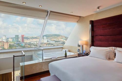 Loft con vistas a la ciudad del hotel Hyatt Regency Barcelona Tower. Foto 2