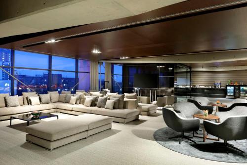Habitación Deluxe con cama extragrande y vistas a la ciudad - Planta alta/acceso al club del hotel Hyatt Regency Barcelona Tower. Foto 4