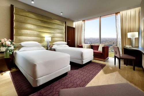 Habitación Doble Deluxe con vistas panorámicas - 2 camas - Planta superior del hotel Hyatt Regency Barcelona Tower