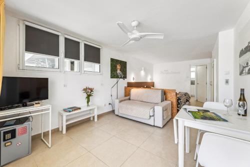 Apartamento de 1 dormitorio con vistas al jardín del hotel El Capricho. Foto 9