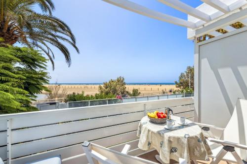 Apartamento de 1 dormitorio con balcón y vistas al mar del hotel El Capricho. Foto 3