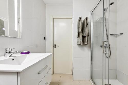 Apartamento de 1 dormitorio con balcón y vistas al mar del hotel El Capricho. Foto 6