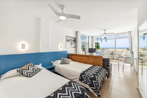 Apartamento de 1 dormitorio con balcón y vistas al mar del hotel El Capricho. Foto 10