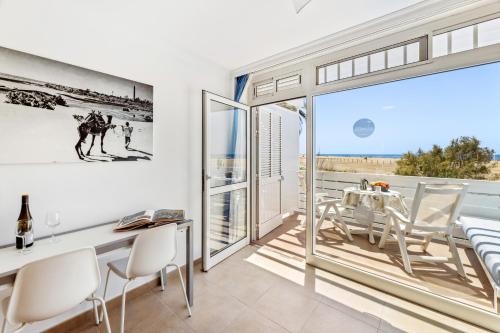 Apartamento de 1 dormitorio con balcón y vistas al mar del hotel El Capricho. Foto 20