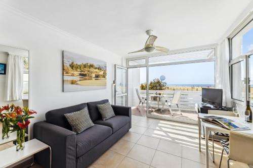 Apartamento de 1 dormitorio con balcón y vistas al mar del hotel El Capricho. Foto 25