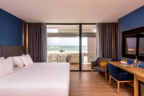 Habitación Doble Deluxe con vistas al mar del hotel Barcelo Tanger