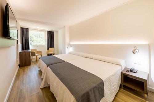 Habitación Triple del hotel Rosaleda Del Mijares. Foto 5