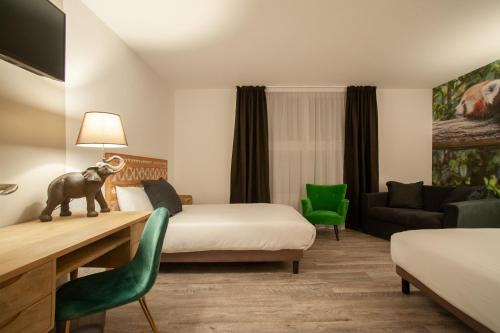 Habitación Cuádruple con 1 cama doble y 2 camas individuales del hotel La Maison Mulhouse Centre