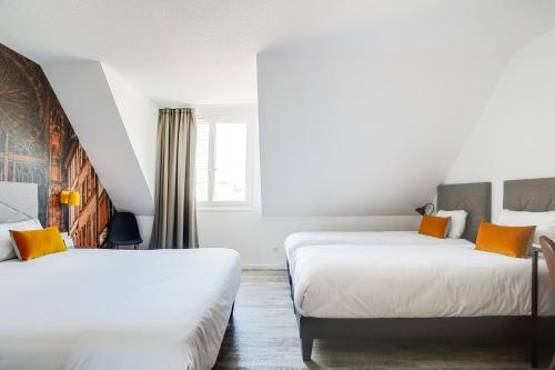 Habitación Cuádruple con 1 cama doble y 2 camas individuales del hotel La Maison Mulhouse Centre. Foto 6