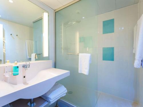 Habitación Estándar con 1 cama doble y 1 litera del hotel Novotel Mulhouse Bâle Fribourg