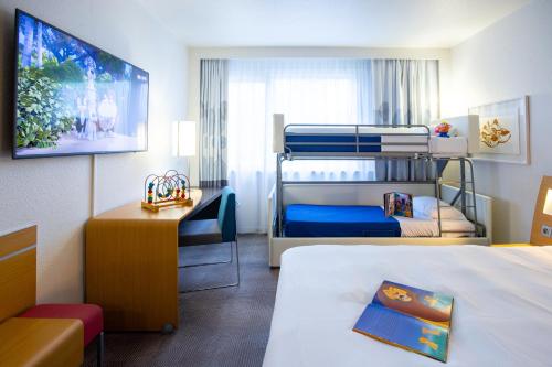 Habitación Estándar con 1 cama doble y 1 litera del hotel Novotel Mulhouse Bâle Fribourg. Foto 3