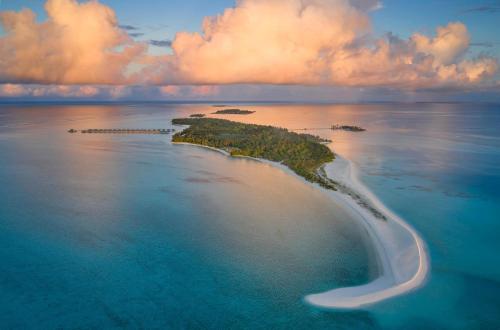 Sunset Deluxe Beach Villa - 50% off domestic transfers for stays of 7+ nights (book from 23 Mar, stay until 30 Sep) del hotel Villa Park Sun Island Resort