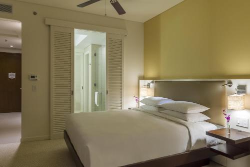 Habitación con cama extragrande. del hotel Hyatt Regency Cartagena. Foto 3