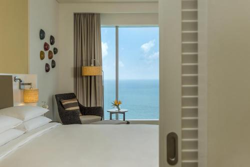 Habitación con cama extragrande. del hotel Hyatt Regency Cartagena. Foto 4