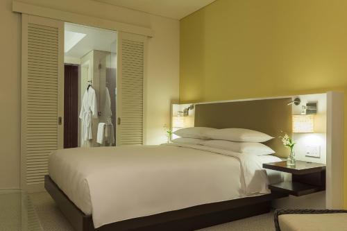 Habitación con cama extragrande. del hotel Hyatt Regency Cartagena. Foto 6