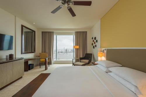 Habitación con cama extragrande. del hotel Hyatt Regency Cartagena. Foto 7