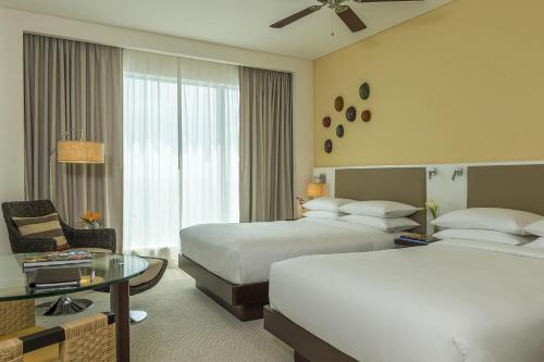 Habitación Doble con 2 camas dobles y vistas a la bahía del hotel Hyatt Regency Cartagena