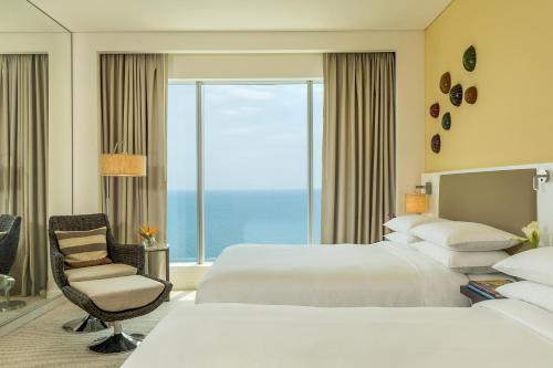 Habitación Doble con vistas al mar y acceso al club - 2 camas dobles del hotel Hyatt Regency Cartagena. Foto 3