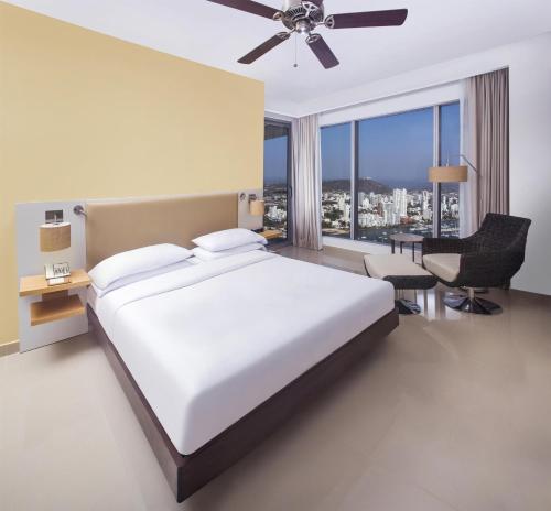 Alojamiento de 1 dormitorio con vistas a la bahía del hotel Hyatt Regency Cartagena. Foto 5