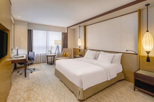 Habitación Deluxe del hotel Melia Hanoi. Foto 3