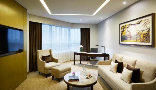 The Level Suite with Balcony del hotel Melia Hanoi. Foto 2
