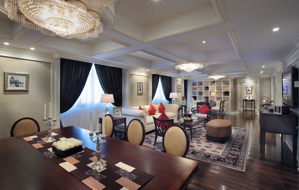 ALA OPERA, SUITE GRAND PRESTIGE CON BENEFICIOS DE CLUB LOUNGE, CAMA KING del hotel Sofitel Legend Metropole Hanoi. Foto 1