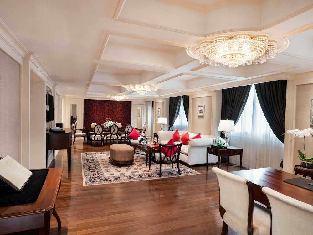 ALA OPERA, SUITE GRAND PRESTIGE CON BENEFICIOS DE CLUB LOUNGE, CAMA KING del hotel Sofitel Legend Metropole Hanoi. Foto 4