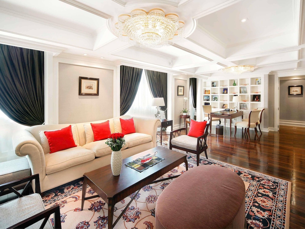 ALA OPERA, SUITE GRAND PRESTIGE CON BENEFICIOS DE CLUB LOUNGE, CAMA KING del hotel Sofitel Legend Metropole Hanoi. Foto 5