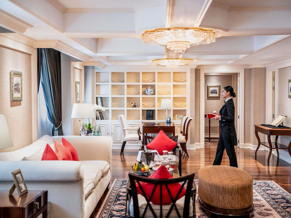 ALA OPERA, SUITE GRAND PRESTIGE CON BENEFICIOS DE CLUB LOUNGE, CAMA KING del hotel Sofitel Legend Metropole Hanoi. Foto 6
