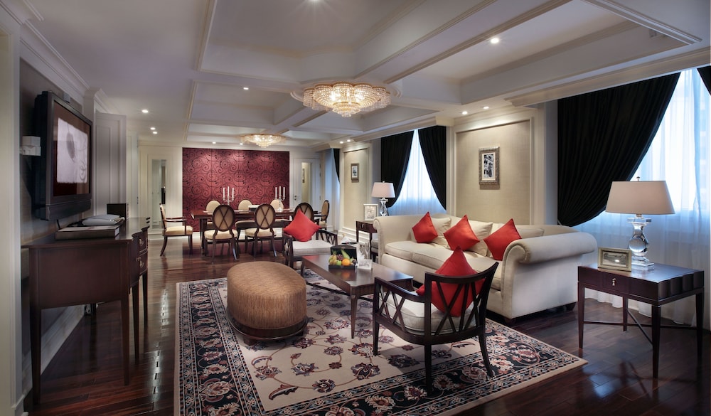 ALA OPERA, SUITE GRAND PRESTIGE CON BENEFICIOS DE CLUB LOUNGE, CAMA KING del hotel Sofitel Legend Metropole Hanoi. Foto 7