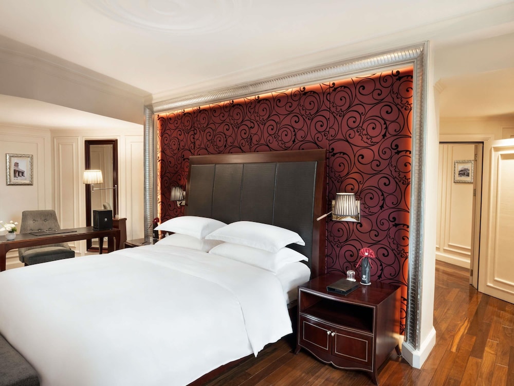 ALA OPERA, HABITACIÓN GRAND PREMIUM CON BENEFICIOS DE CLUB LOUNGE, CAMA KING del hotel Sofitel Legend Metropole Hanoi. Foto 3