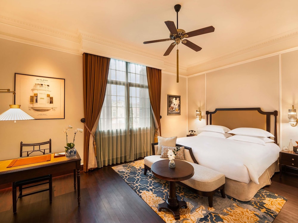 ALA HERITAGE, HABITACIÓN GRAND LUXURY CON PRIVILEGIOS Y BENEFICIOS METROPOLE, CAMA KING del hotel Sofitel Legend Metropole Hanoi. Foto 1