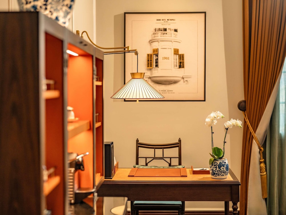 ALA HERITAGE, HABITACIÓN GRAND LUXURY CON PRIVILEGIOS Y BENEFICIOS METROPOLE, CAMAS TWIN del hotel Sofitel Legend Metropole Hanoi