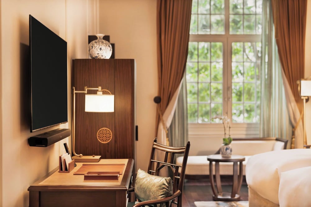 ALA HERITAGE, HABITACIÓN GRAND LUXURY CON PRIVILEGIOS Y BENEFICIOS METROPOLE, CAMAS TWIN del hotel Sofitel Legend Metropole Hanoi. Foto 1