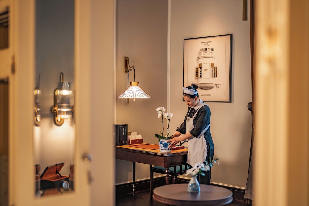 ALA HERITAGE, HABITACIÓN GRAND LUXURY CON PRIVILEGIOS Y BENEFICIOS METROPOLE, CAMAS TWIN del hotel Sofitel Legend Metropole Hanoi. Foto 2