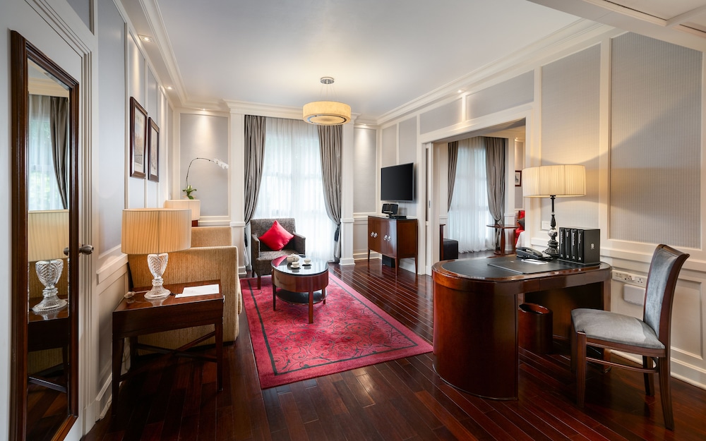 ALA OPERA, SUITE PRESTIGE CON BENEFICIOS DE CLUB LOUNGE, CAMA KING del hotel Sofitel Legend Metropole Hanoi. Foto 7