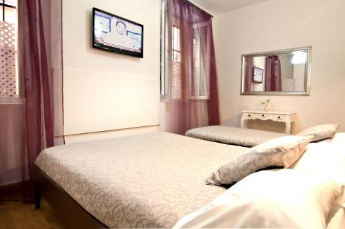 Habitación Doble con cama supletoria del hotel Un Patio En Santa Cruz. Foto 3