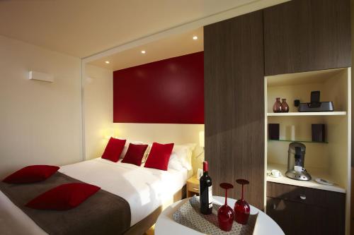 Habitación Doble Clásica del hotel Citadines Maine Montparnasse. Foto 3