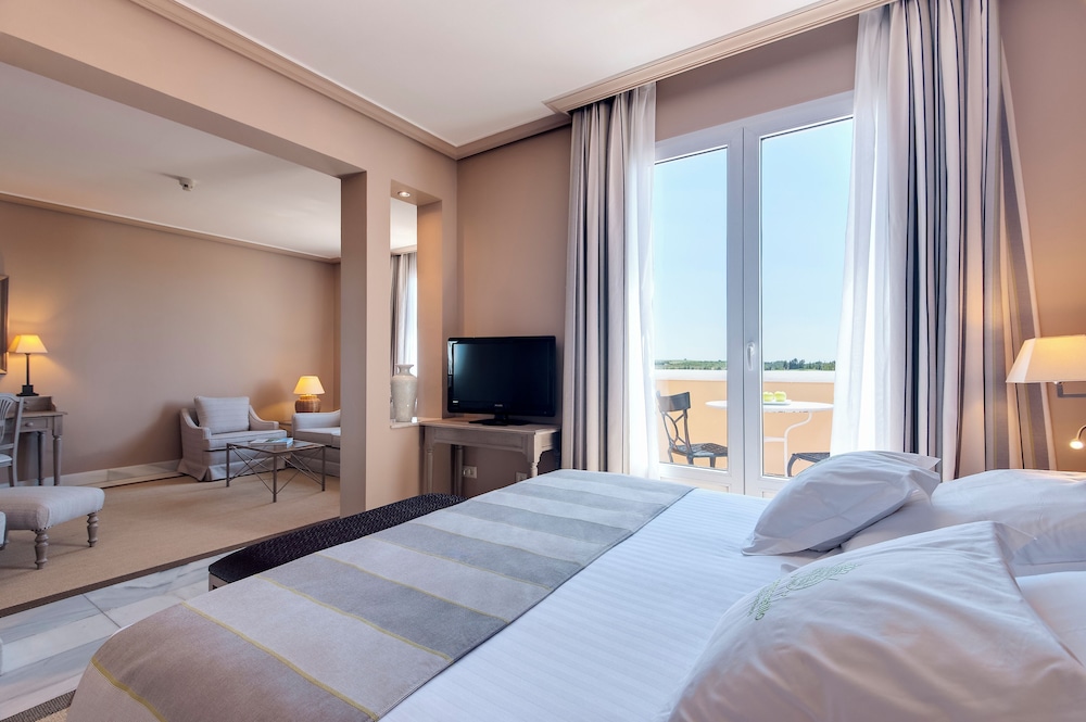Suite junior (2 adultos2 niños) del hotel Barceló Montecastillo Golf
